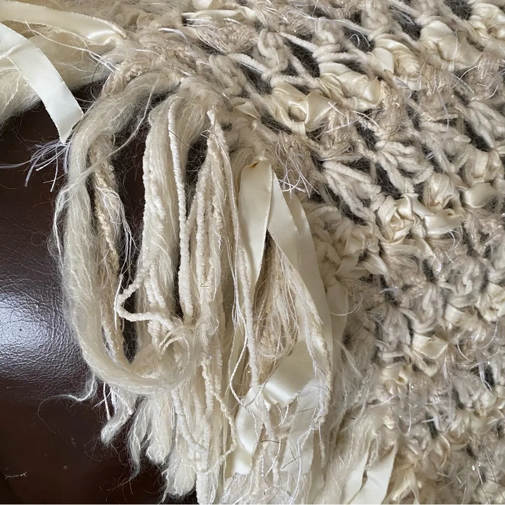 Marge Carson Woven‎ Crochet Knit Fringe Cream Off White Throw Blanket Decorative